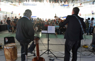 El evento también contó con música, interpretada por Joaquín Figueroa y Max Berrú.