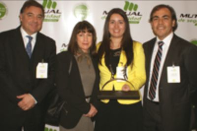 José Miguel Cruz, Alejandra Mizala, Solsiré Giaverini y Felipe Álvarez en la premiación.
