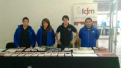 El equipo de monitores de la FCFM.