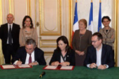 El convenio se firmó este 9 de junio de 2015 en Francia, en el marco de la gira presidencial.