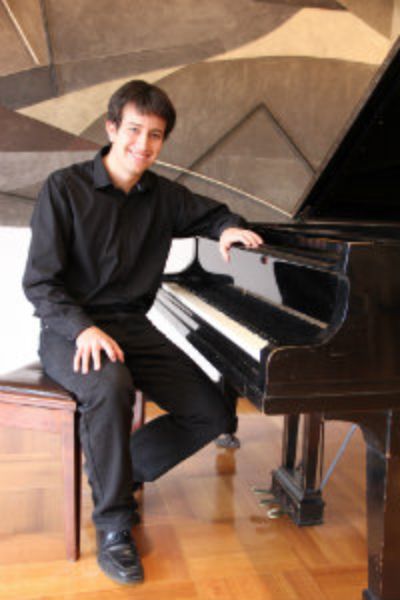 Integrante de la comunidad "Pianistas de Beauchef", Vicente Ocqueteau. 