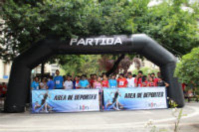 La actividad contó con la participación de más de 500 corredores.