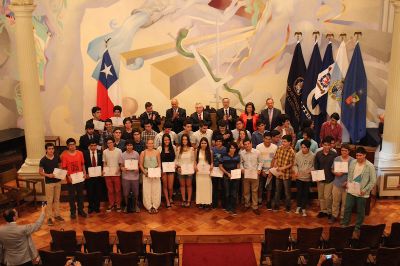 En el Salón de Honor de la Casa Central de la Universidad de Chile se realizó la ceremonia de reconocimiento de los Puntajes Nacionales.