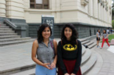 Florencia Carrasco y Ely Ramírez estudian en la sexta región y participan del curso "Electrónica Experimental"