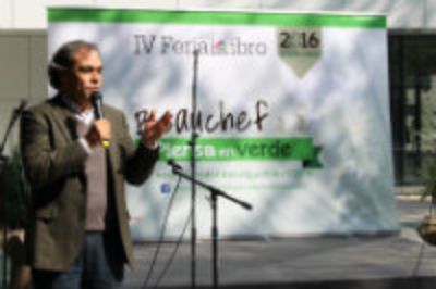 El Vicedecano de la FCFM, Felipe Álvarez, se refirió a los proyectos institucionales que se están vinculando con el medio en materia sustentable.