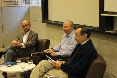 El profesor Rodrigo Soto junto a Andrés Gomberoff (UAI) y Patricio Cordero (DFI -U. de Chile).