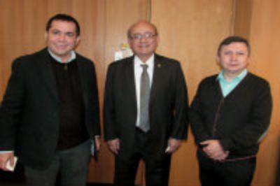 Luis Vargas, Víctor Manuel Valle Monterrosa y Marcelo Matus abordaron el escenario de las energías renovables en nuestro país. 