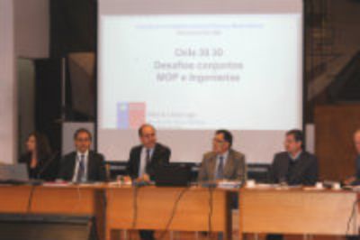 El Ministro de Obras Públicas, Alberto Undurraga, se reunió con el Consejo de Facultad del 31 de agosto de 2016.