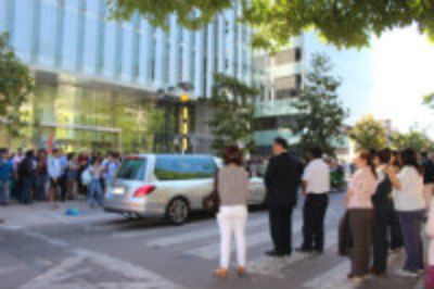 El jueves 27 de octubre, la familia beauchefiana despidió a la salida del campus a Joaquín Castillo en el paso de la carroza fúnebre por Beauchef. 