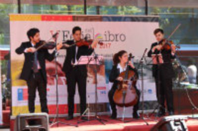 El cuarteto de cuerdas de estudiantes de la Facultad de Música acompañó al público en la inauguración de la Feria.
