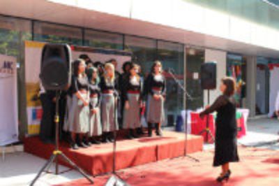 El coro de la FCFM inició la ceremonia con el Himno de la Universidad de Chile.