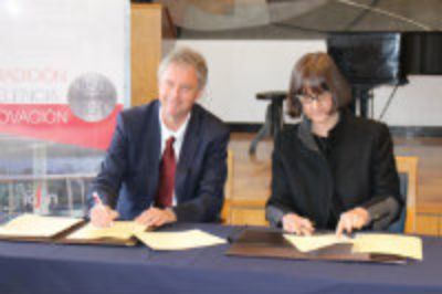 También participó la Vicerrectora de Asuntos Académicos Rosa Devés en la firma de 2 convenios transversales a la U. de Chile.