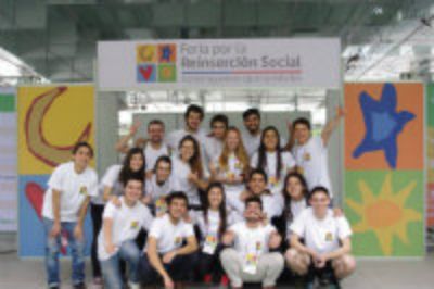 Los estudiantes en la Feria de Reinserción Social.