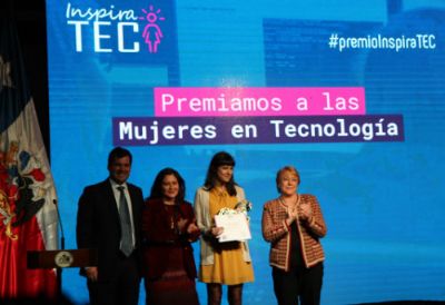 Francisca Varela, Premio InspiraTEC 2017 en la categoría Impacto Social.