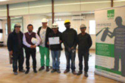 Equipo de trabajadores de la empresa Habitex fueron reconocidos por el COMPAS-FCFM luego de completar sus obras sin accidentes.