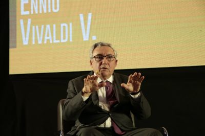 El candidato Ennio Vivaldi, actual rector de la Universidad de Chile.