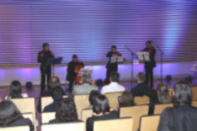 El grupo musical "Ensamble Dórico", deleitó con canciones populares a la audiencia.