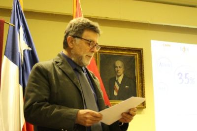 El Premio Nacional de Ciencias Exactas, Patricio Felmer, académico del DIM, recibió a Salomé Martínez en la Academia Chilena de Ciencias.