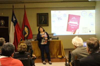 Salomé Martínez dio la charla "Aventuras de una mujer ingeniero".