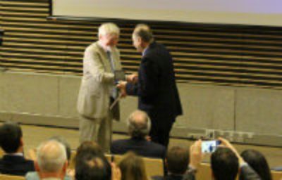La Universidad de la Sorbona homenajeó al profesor Tirapegui con la Medalla de Honor.