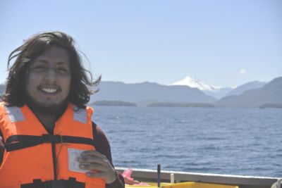 El investigador doctoral del DGF, Javier Ojeda, durante la expedición en el Punto Triple Chileno. 