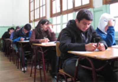 Alumnos de Liceo Abate Molina en su primer ensayo.