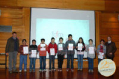 Los estudiantes de los Cursos de Invierno recibieron sus certificados de participación.