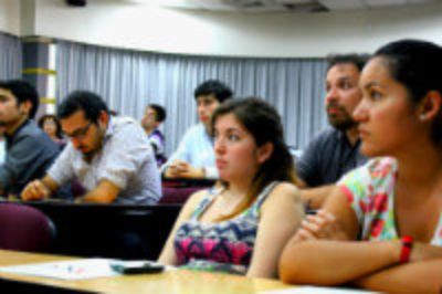 El evento contó con la presencia de alumnos, académicos y funcionarios de la Universidad y la Municipalidad de La Pintana. 