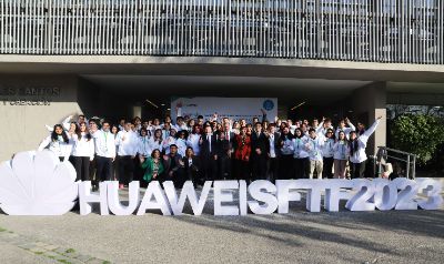 Foto oficial del cierre del programa Huawei Seeds for the Future 2023