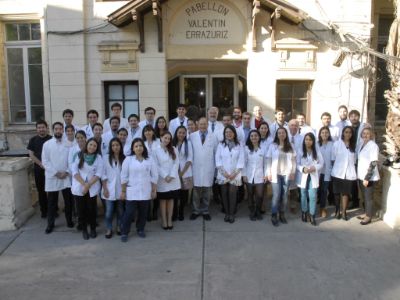 La generación egresada de Medicina Interna Centro junto a la que ingresó este 2017 y a sus maestros