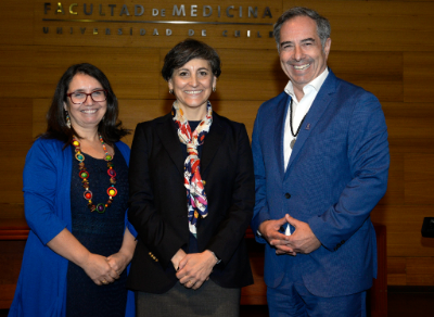 Doctores Thelma Suau, directora Escuela de Medicina; Ximena Aguilera, ministra de Salud, y Miguel O'Ryan, decano de la Facultad de Medicina. 