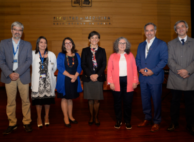 Doctores Eduardo Tobar, Andrea Mena, Thelma Suau, Ximena Aguilera, profesora Josiane Bonnefoy, doctores Miguel O'Ryan y Juan Pablo Torres. 