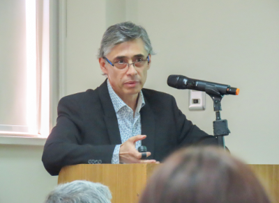 El doctor Rodrigo Naves relevó no sólo la participación de expertos científicos y asistenciales en esclerosis múltiples, sino también de la sociedad civil. 