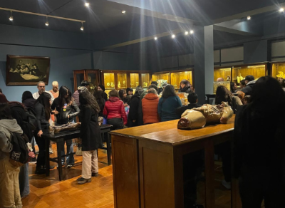 Los visitantes recorrieron la sala de exhibición del Museo de Anatomía. 