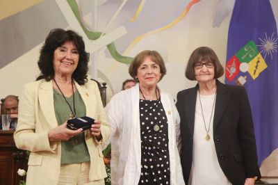 Milka Castro y Ana María Madrid recibieron la Medalla Andrés Bello por su rol directivo en el Consejo de Evaluación.