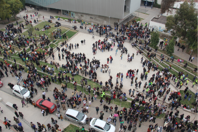 Más de 12.000 integrantes de la comunidad universitaria del Campus Juan Gómez Millas participaron en el ejercicio de simulacro de emergencia