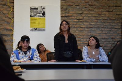 Amanda Pérez Pérez, estudiante mapuche de primer año de Derecho, participante del encuentro realizado en las dependencias de la Facultad de Arquitectura y Urbanismo