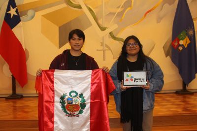 Natalie Flores, estudiante de Ciencia Política, y Jean Piero Peve, estudiante de Ingeniería Eléctrica, son alumnos de la Universidad Nacional Mayor de San Marcos, en Perú. Ambos son becarios de la Alianza del Pacífico y cursarán estudios de administración pública de la Facultad de Gobierno y de ingeniería eléctrica en la Facultad de Ciencias Físicas y Matemáticas, respectivamente.