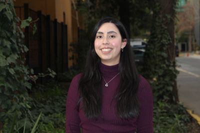 Sarita Rodríguez Bejarano, estudiante de quinto año del IEI, realiza su práctica profesional en la DRI con la motivación de conocer de qué forma se vincula la Universidad dentro del área de relaciones internacionales.