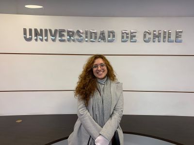 Victoria María Navas, estudiante de Letras de la USP, expresó cómo la experiencia alcanzó no sólo su posición como estudiante, sino que una dimensión personal: “Para mí, el viaje va más allá de las cuestiones académicas, está pasando también por cuestiones personales. No creía que yo fuera capaz de tener esta oportunidad. Cuando estoy acá, con estas personas, me dan ganas de vivir esto, de luchar por mis derechos (...) Es muy impactante estar en otro país. Estar con otras personas, sin mi familia”.