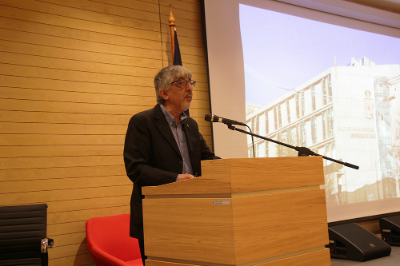 El saludo inicial del encuentro fue dado por Sergio Carumán, director de la Escuela de Pregrado de la Facultad de Filosofía y Humanidades, quien es además director del proyecto FADoP.