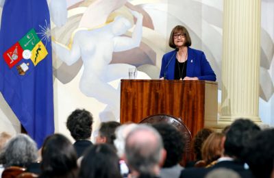 Durante su discurso, la Rectora Rosa Devés dijo que el proceso de autoevaluación para la acreditación es un ejercicio de examinación y visibilización del trabajo necesario para “preguntarnos respecto al grado de cumplimiento de nuestra misión”. 