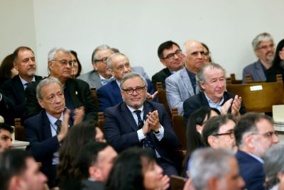 El proceso de autoevaluación ha estado revisando, entre otros aspectos, el grado y forma de cumplimiento de nuestro modelo educativo, o la efectiva implementación de las políticas universitarias, como las políticas de investigación y creación, o la de vinculación con el medio, o la de igualdad de género.