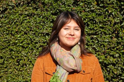 Amapola Alchao es estudiante de primer año de la carrera de antropología de la Facso y pertenece al pueblo mapuche.