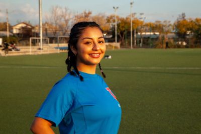 Antonia Mardonez es parte de la primera selección de rugby femenino de la U. de Chile que comenzó sus entrenamientos en marzo de este año.