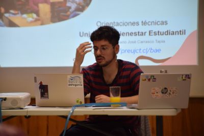 Camilo Espinoza, Camilo Espinoza, estudiante de Magister de la Facultad de Ciencias Físicas y Matemáticas e integrante de la Red De Preuniversitarios Populares de la U. de Chile: