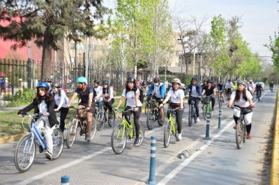 La cicletada recorrió 12 kilómetros entre el Campus JGM, Beauchef y la Facultad de Economía y Negocios.