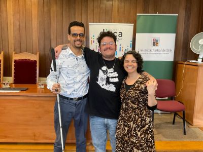 Luis Vera, José Reyes y Paola Arroyo, académiques del curso Sociología de la Discapacidad que se dicta en la UChile