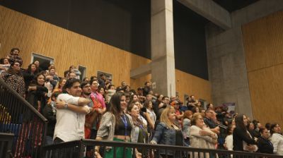 Se abordaron aspectos clave del autocuidado, incluyendo la importancia de la alimentación, el sueño, la oxitocina.