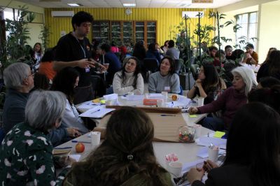 Trabajo por grupo Diálogos Intergeneracionales.